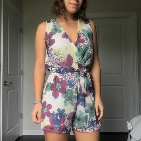 Floral airy romper from Italy - Picture 1 of 3